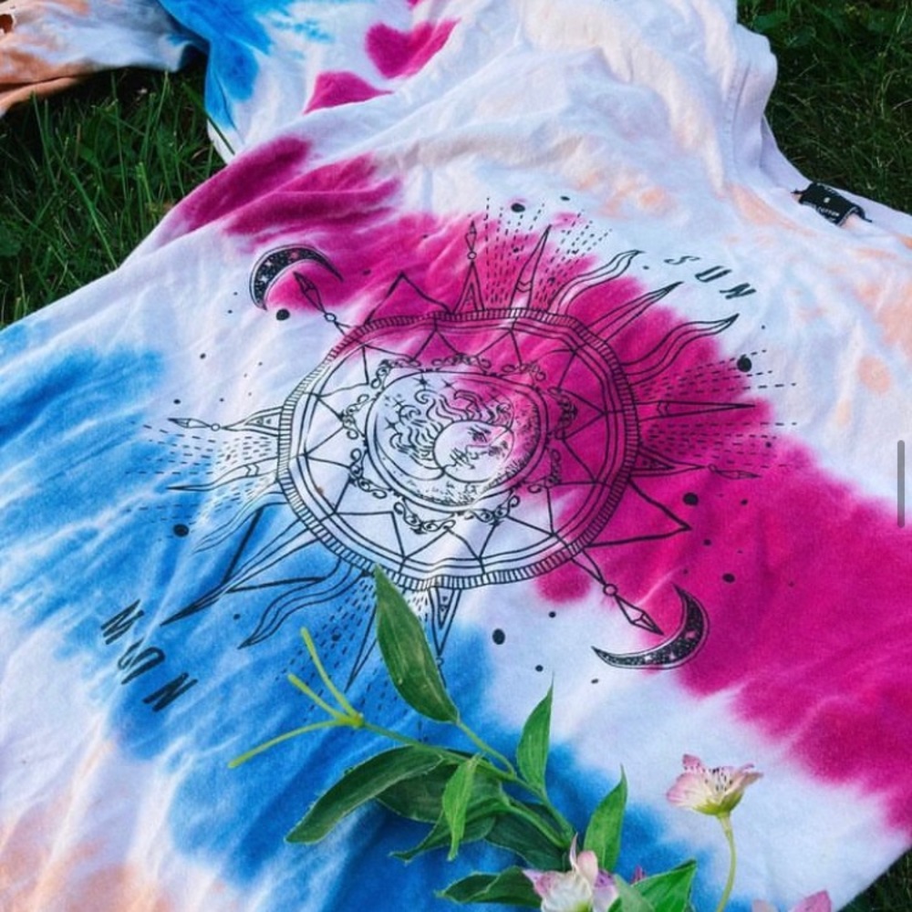 2/$10 🎀 tie dye sun and moon long sleeve hippie groovy